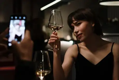 为什么会出现酒后乱性